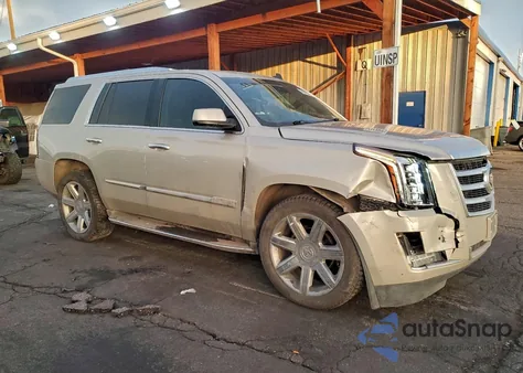 2015 Cadillac Escalade Luxury z USA, uszkodzony, nr VIN 1GYS4BKJ3FR290991